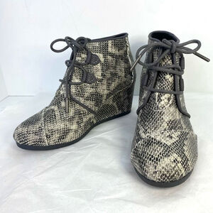 TOMS Kala Wedge Bootie Snake Print Vegan Ankle Boots Shoes Women’s Sz 6